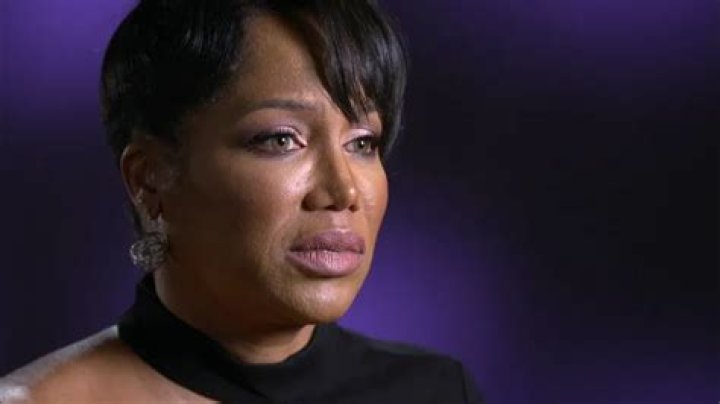 1990s Female Singer Michel’le On Stage Acting CRACK-ISH … Fans Think She’s On Drugs!!