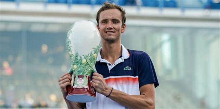 Daniil Medvedev explains why Cincinnati trophy/vase is special