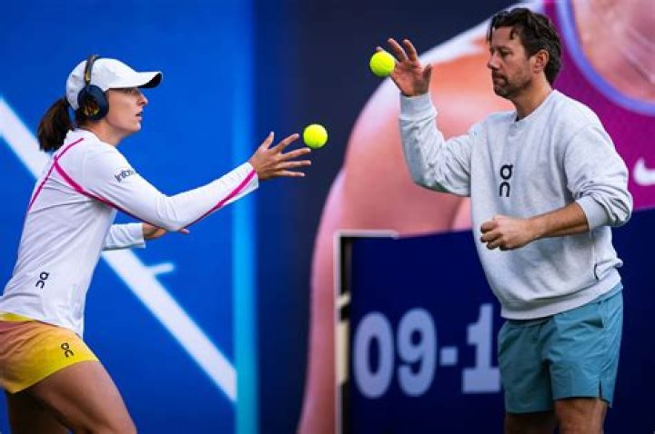 Iga Swiatek sees off 'fighter' Camila Osorio as Jessica Pegula also closes match out in two sets