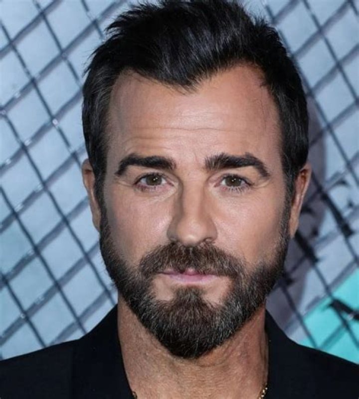 Justin Theroux Age, Net Worth, Wife, Family & Biography