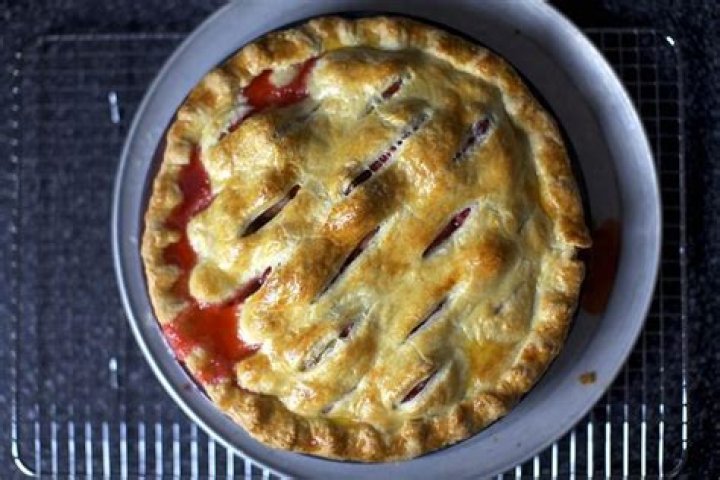 strawberry-rhubarb-pie-improved